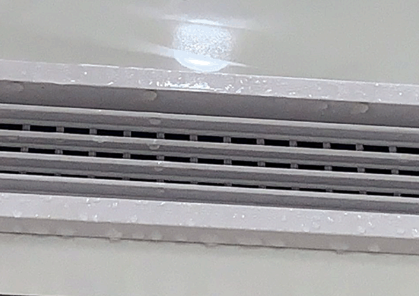 空調(diào)出風(fēng)口結(jié)露滴水.gif 空調(diào)出風(fēng)口結(jié)露滴水.gif